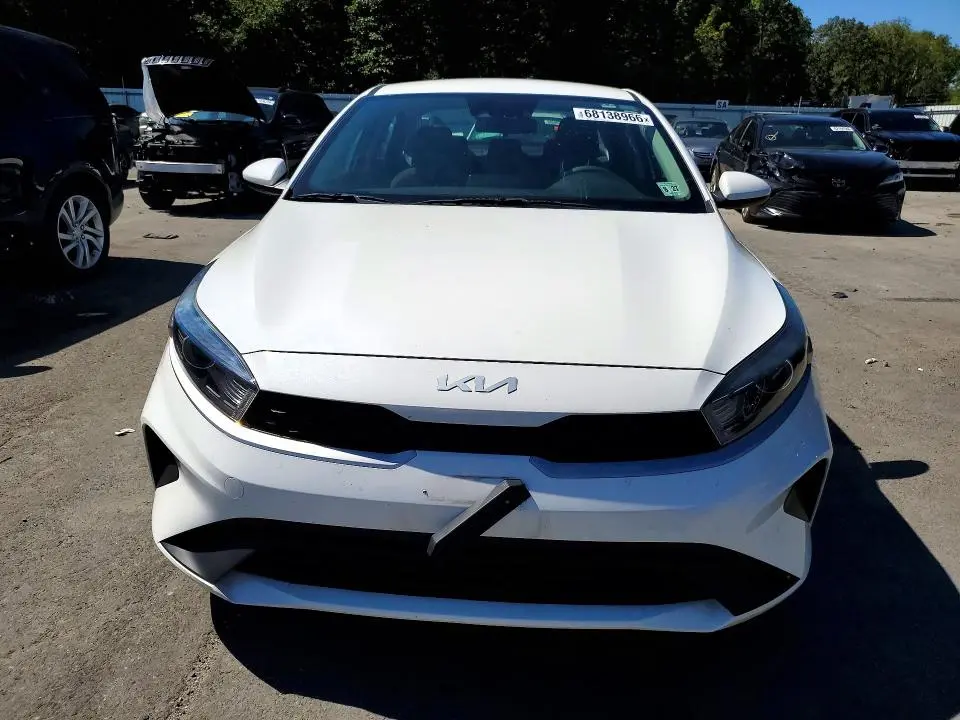 2023 KIA FORTE LXS  