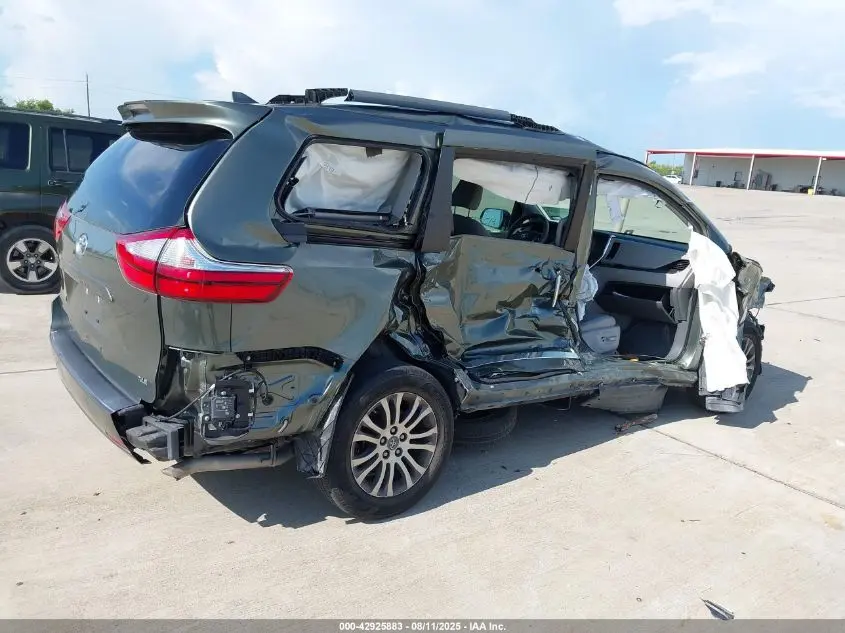 2019 TOYOTA SIENNA XLE 8 PASSENGER