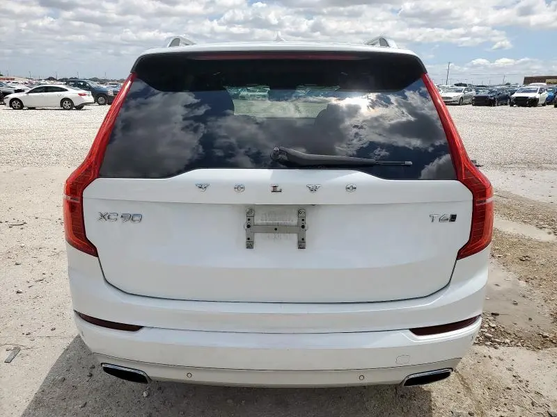 2016 VOLVO XC90 T6  