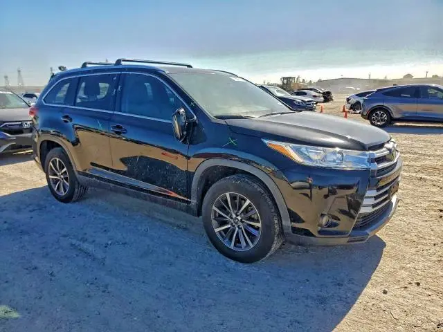 2019 TOYOTA HIGHLANDER SE  