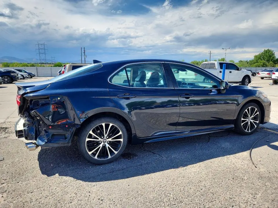 2020 TOYOTA CAMRY SE  