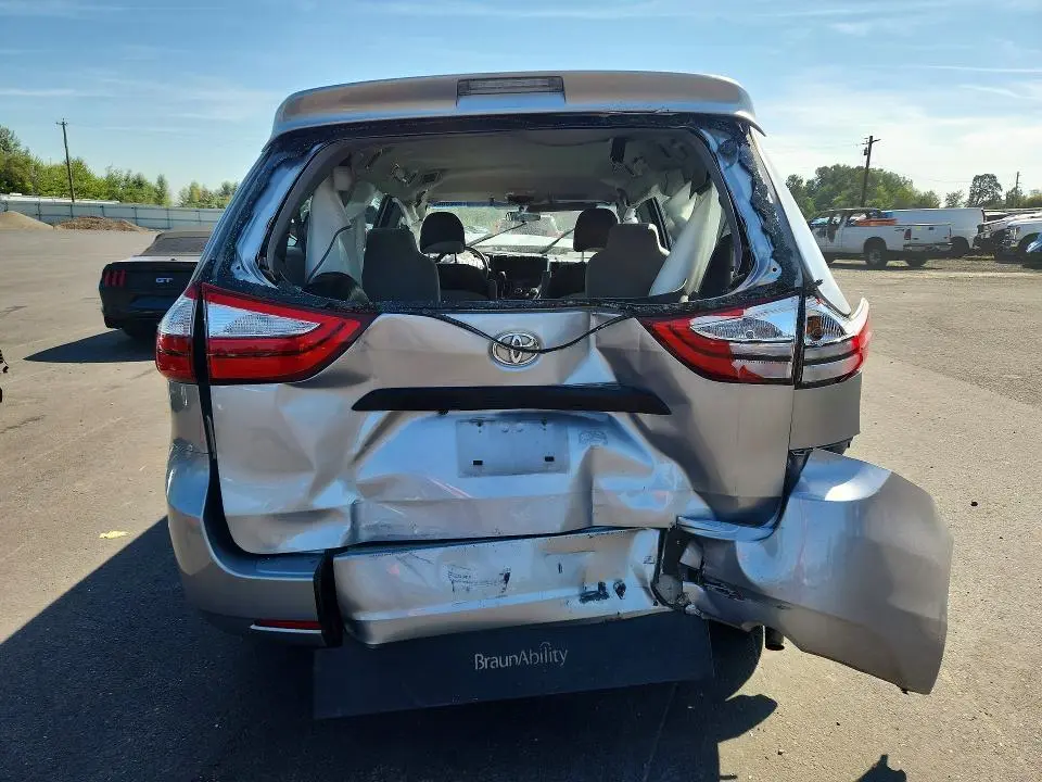 2015 TOYOTA SIENNA L 7-PASSENGER  