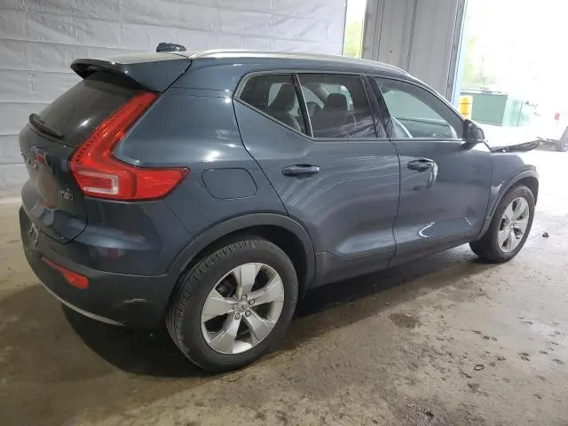 2021 VOLVO XC40 T5 MOMENTUM  