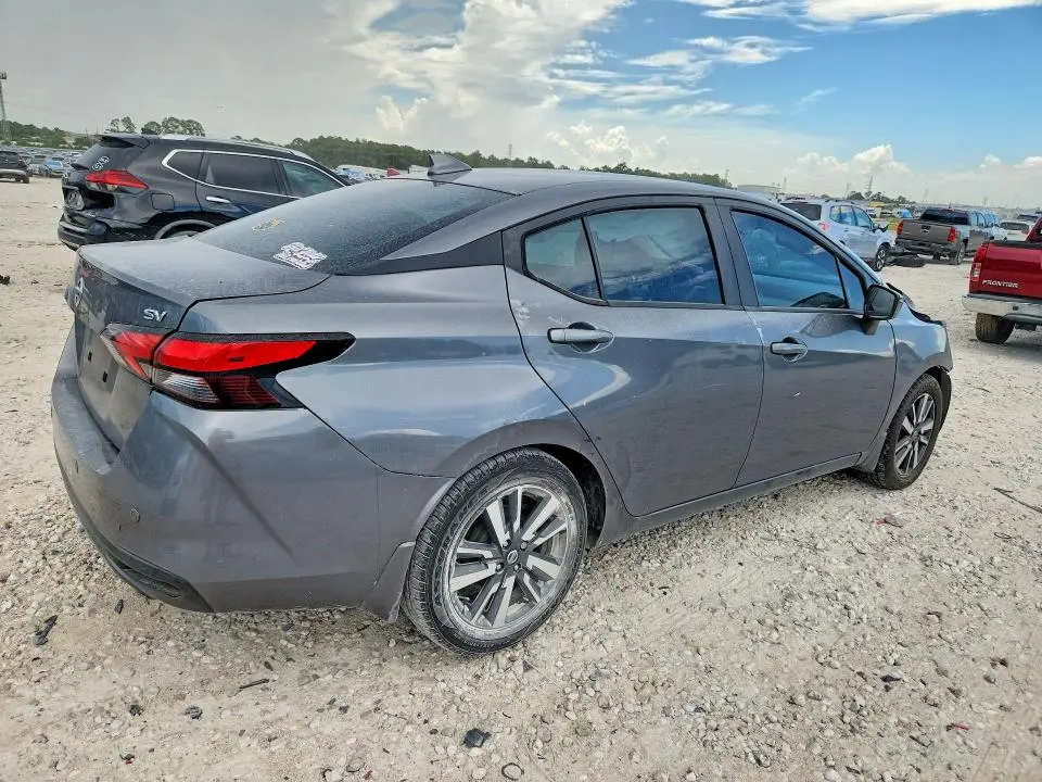 2021 NISSAN VERSA SV  