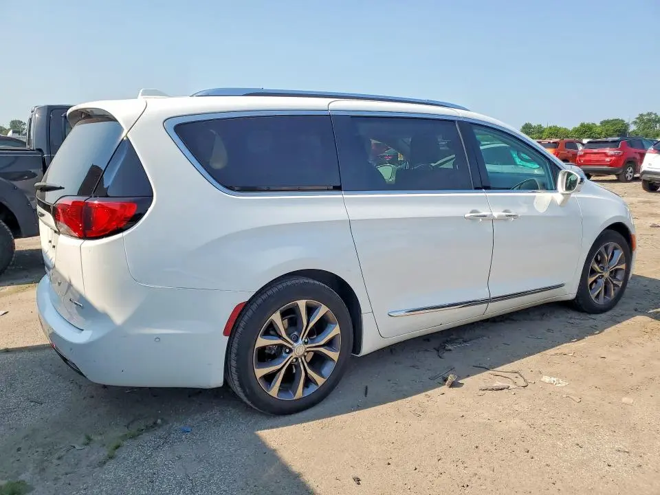 2017 CHRYSLER PACIFICA LIMITED  