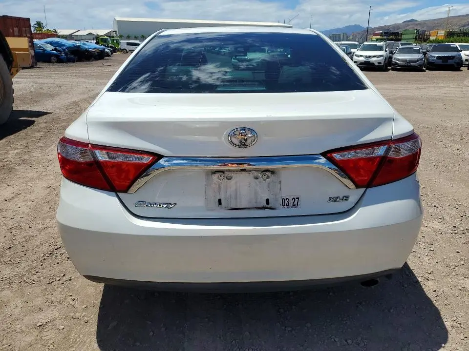 2016 TOYOTA CAMRY LE  
