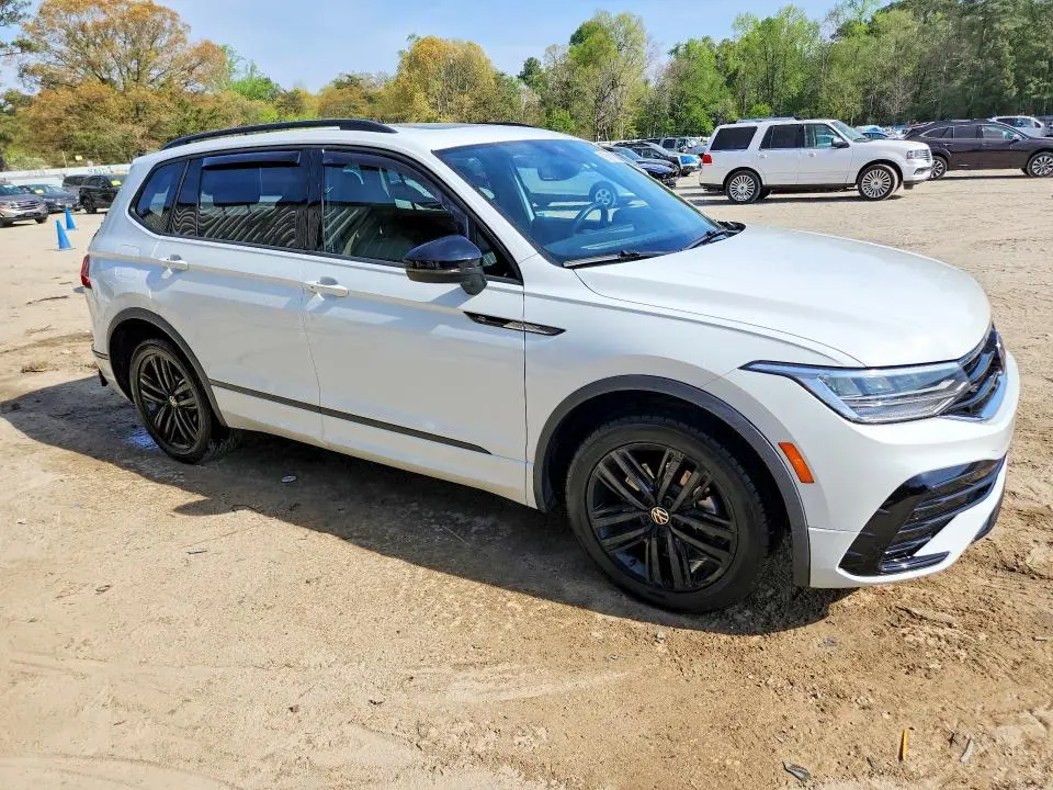 2022 VOLKSWAGEN TIGUAN SE R-LINE BLACK  