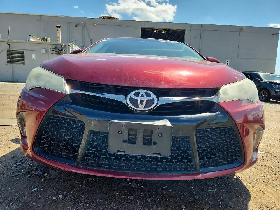 2015 TOYOTA CAMRY SE  