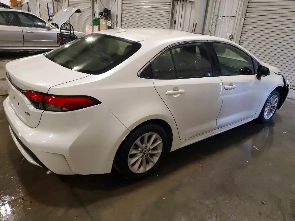 2020 TOYOTA COROLLA XLE  