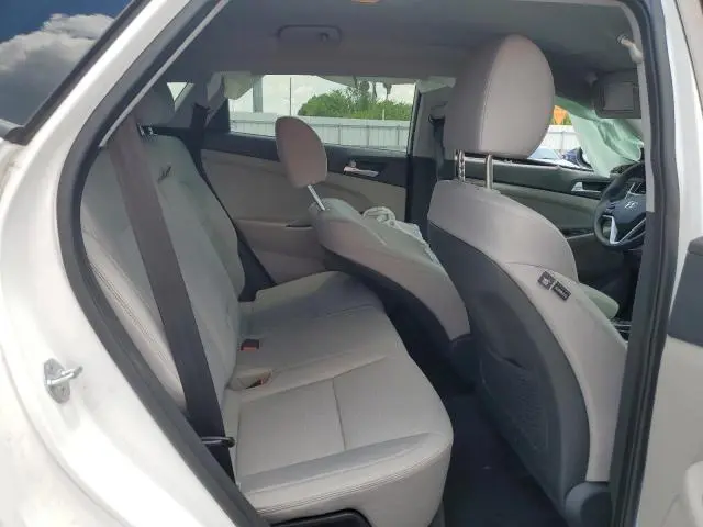 2021 HYUNDAI TUCSON SE  