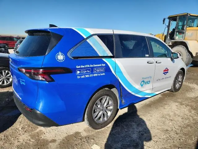 2023 TOYOTA SIENNA LE  