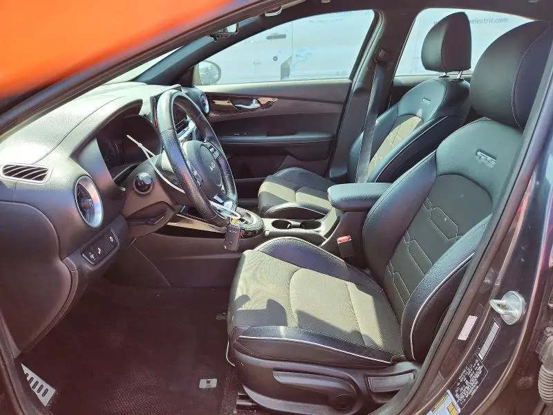 2023 KIA FORTE GT LINE  