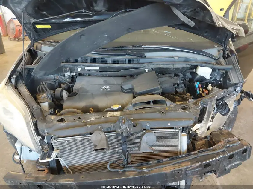 2016 TOYOTA SIENNA XLE 8 PASSENGER