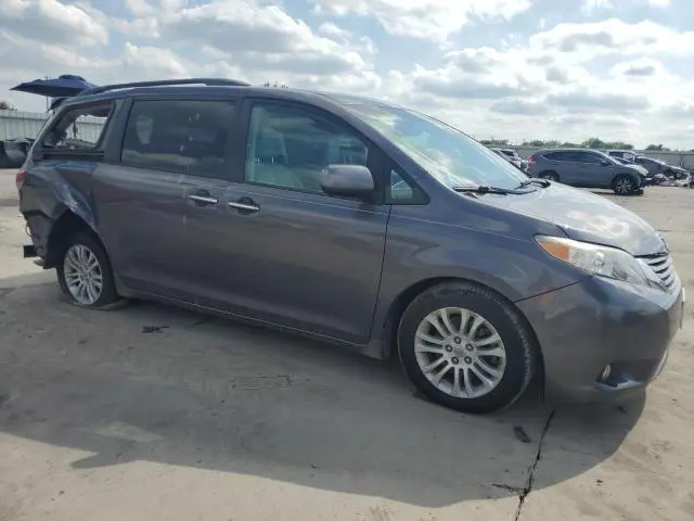 2011 TOYOTA SIENNA XLE  