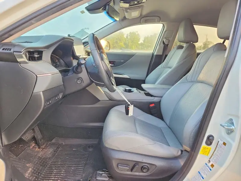 2021 TOYOTA VENZA XLE  