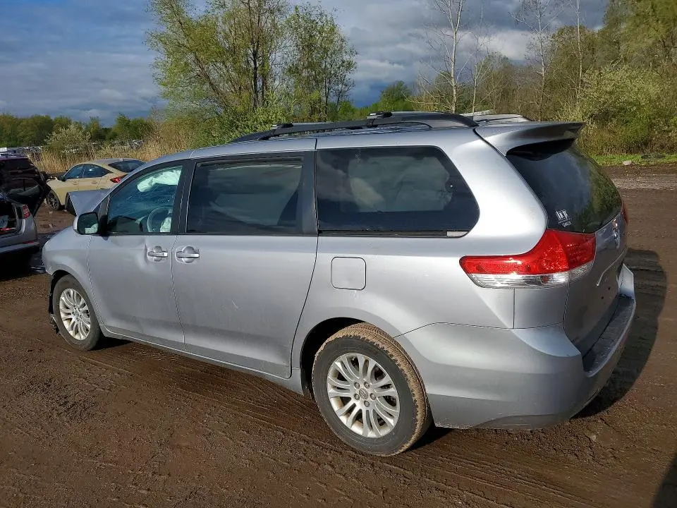 2011 TOYOTA SIENNA XLE 8-PASSENGER  