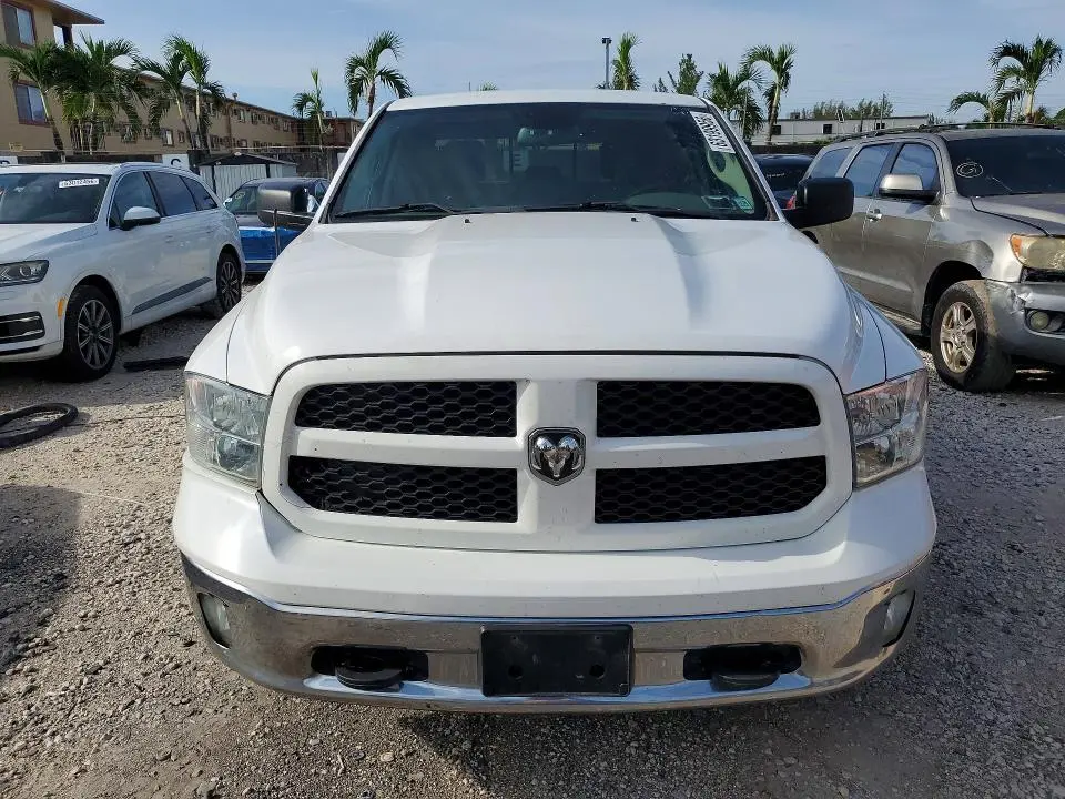 2016 RAM 1500 SLT  