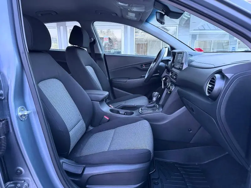 2019 HYUNDAI KONA SE  