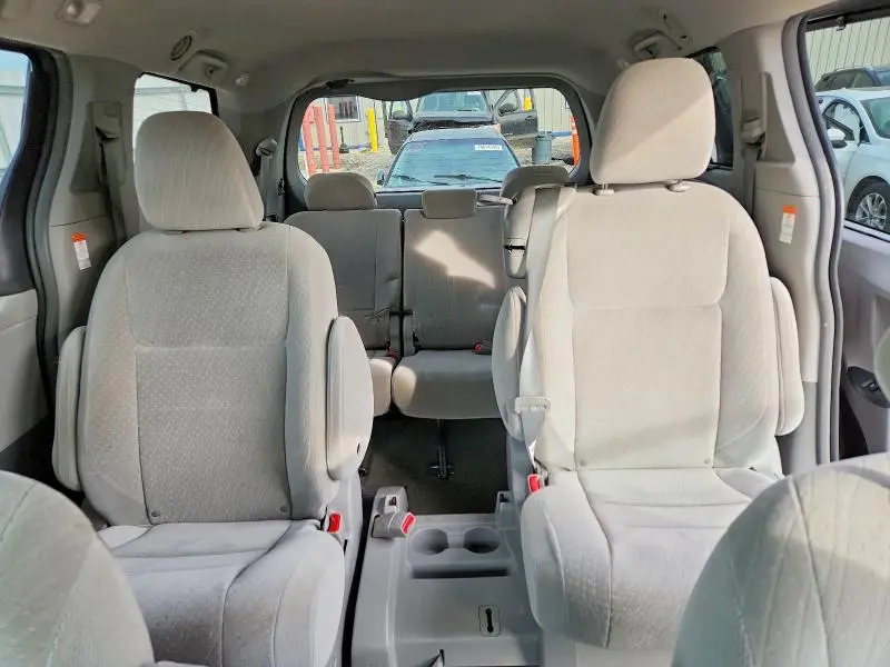 2017 TOYOTA SIENNA LE 8-PASSENGER  