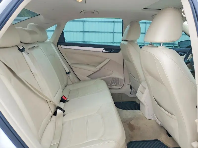 2012 VOLKSWAGEN PASSAT SE  