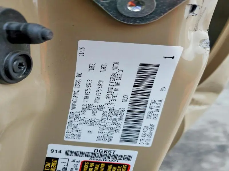 2017 TOYOTA TUNDRA CREWMAX SR5  