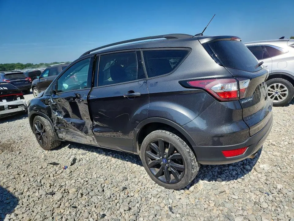 2017 FORD ESCAPE SE  