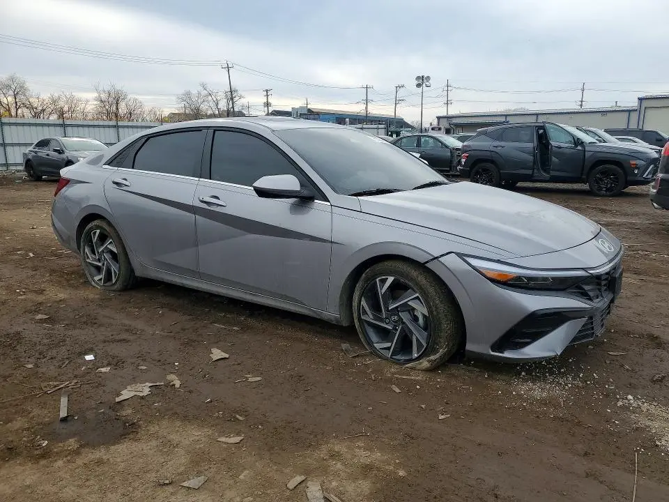 2025 HYUNDAI ELANTRA SEL  