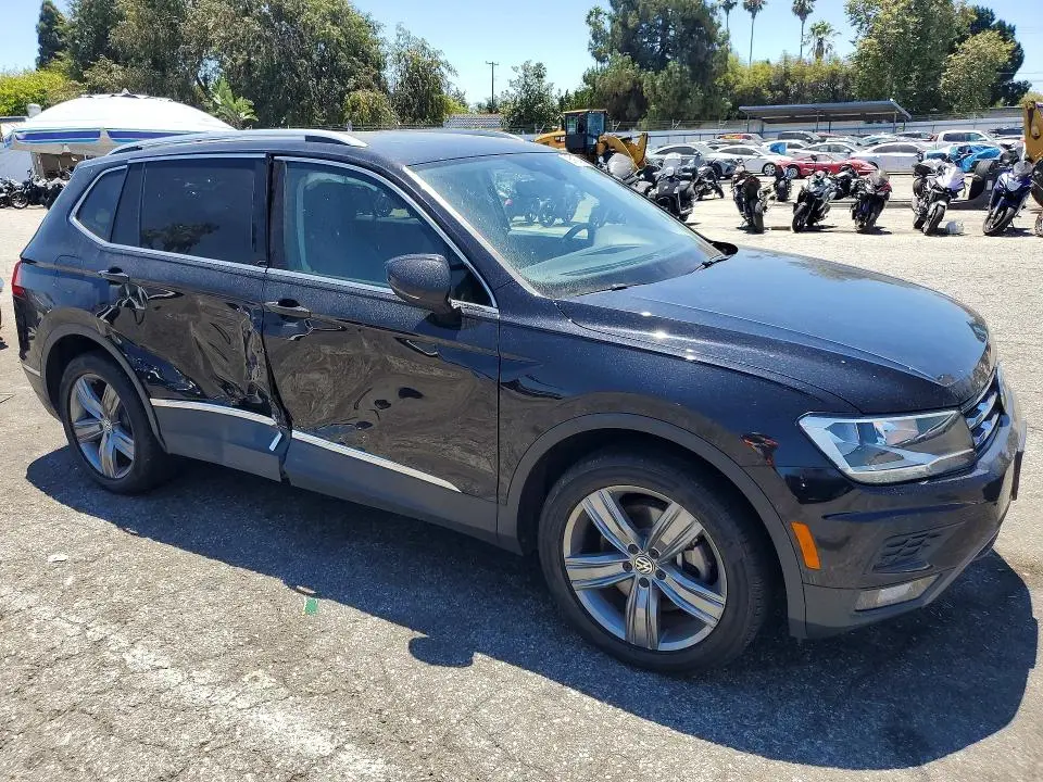 2021 VOLKSWAGEN TIGUAN SE  