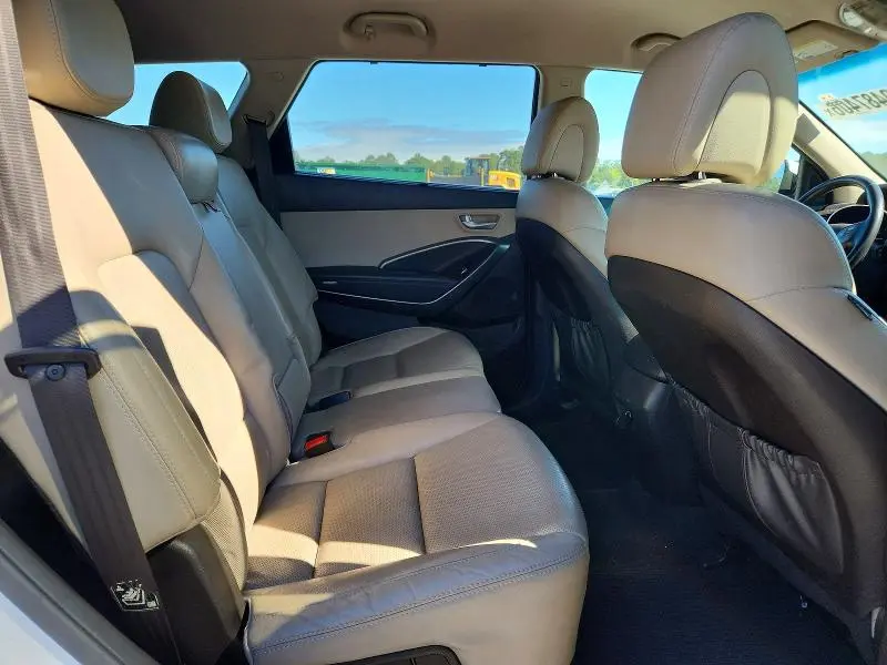 2017 HYUNDAI SANTA FE SE  