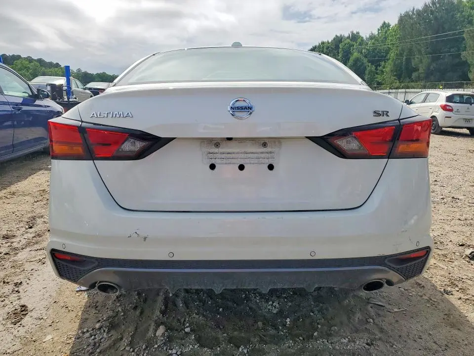 2022 NISSAN ALTIMA SR  