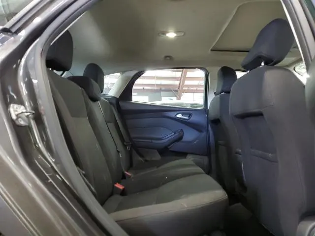 2016 FORD FOCUS SE  