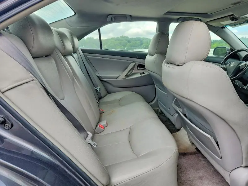 2011 TOYOTA CAMRY SE  