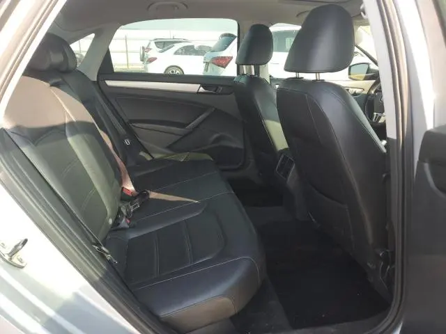 2013 VOLKSWAGEN PASSAT SE  