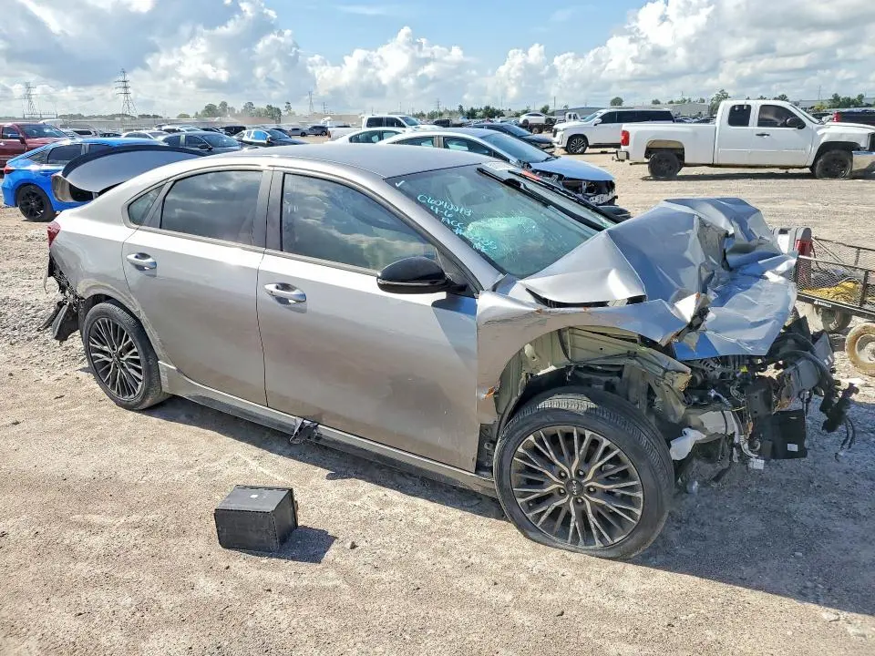 2023 KIA FORTE GT LINE  