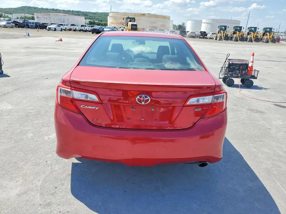 2014 TOYOTA CAMRY SE  