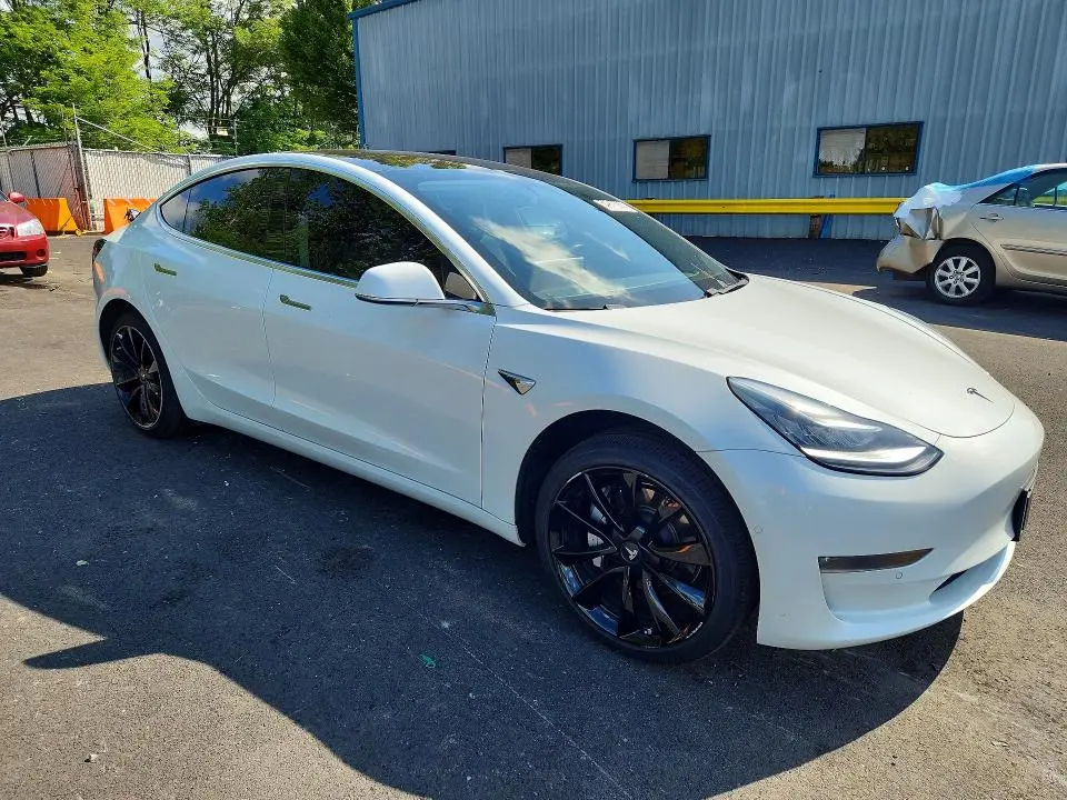 2018 TESLA MODEL 3   