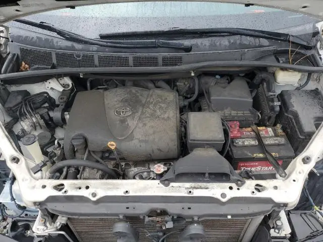2017 TOYOTA SIENNA LE  