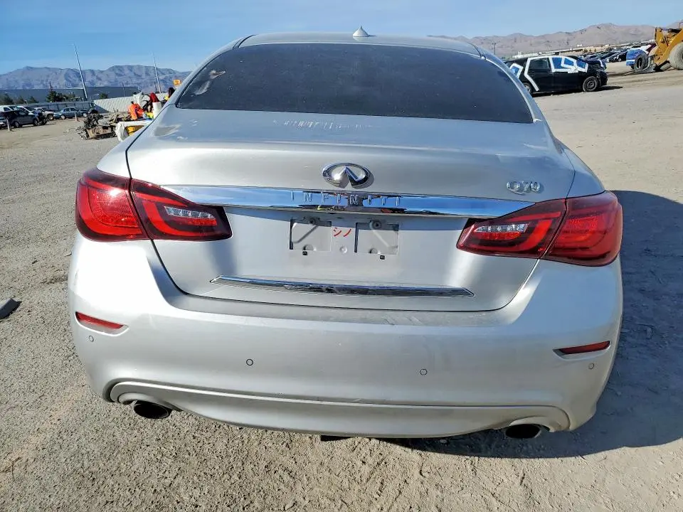 2018 INFINITI Q70 3.7 LUXE  