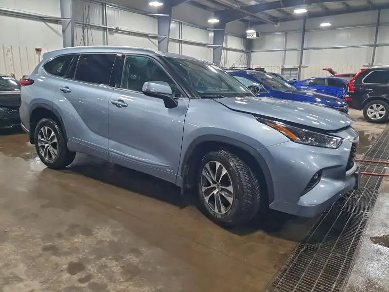 2022 TOYOTA HIGHLANDER HYBRID XLE  