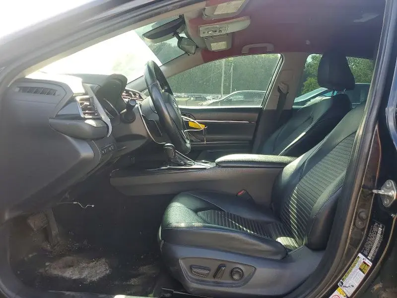 2019 TOYOTA CAMRY SE  