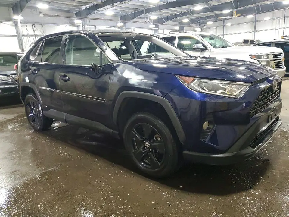 2021 TOYOTA RAV4 XLE  