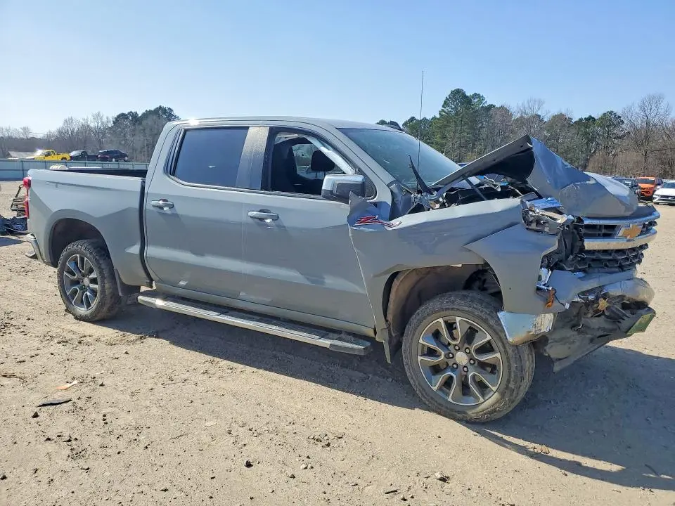 2024 CHEVROLET SILVERADO K1500 LT  