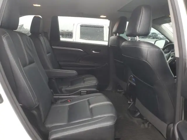 2017 TOYOTA HIGHLANDER SE  