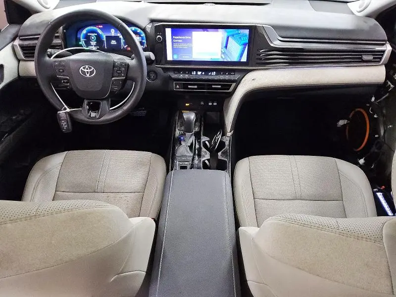 2025 TOYOTA CAMRY XLE  