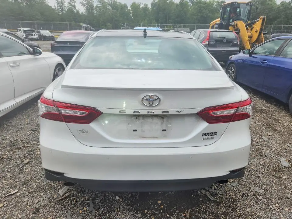 2018 TOYOTA CAMRY XLE V6  