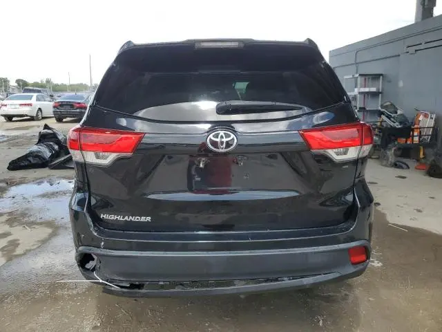 2017 TOYOTA HIGHLANDER LE  