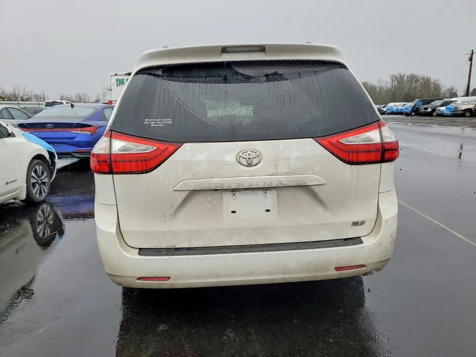 2017 TOYOTA SIENNA   