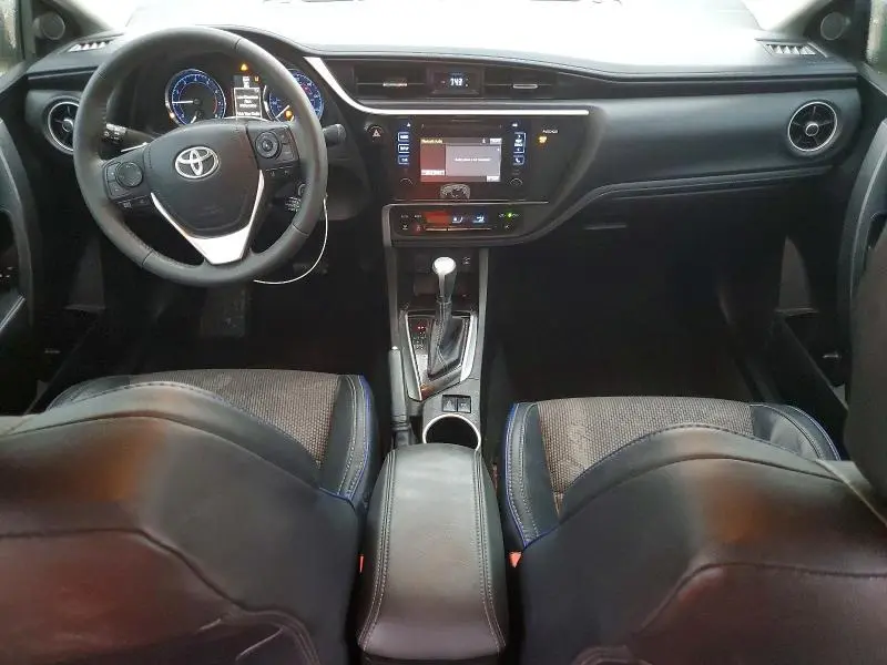 2017 TOYOTA COROLLA SE  