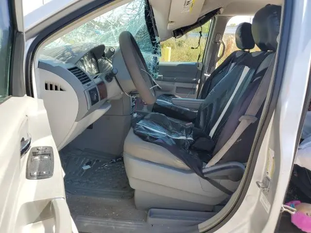 2010 CHRYSLER TOWN & COUNTRY LX  
