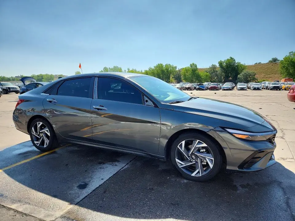 2025 HYUNDAI ELANTRA SEL  